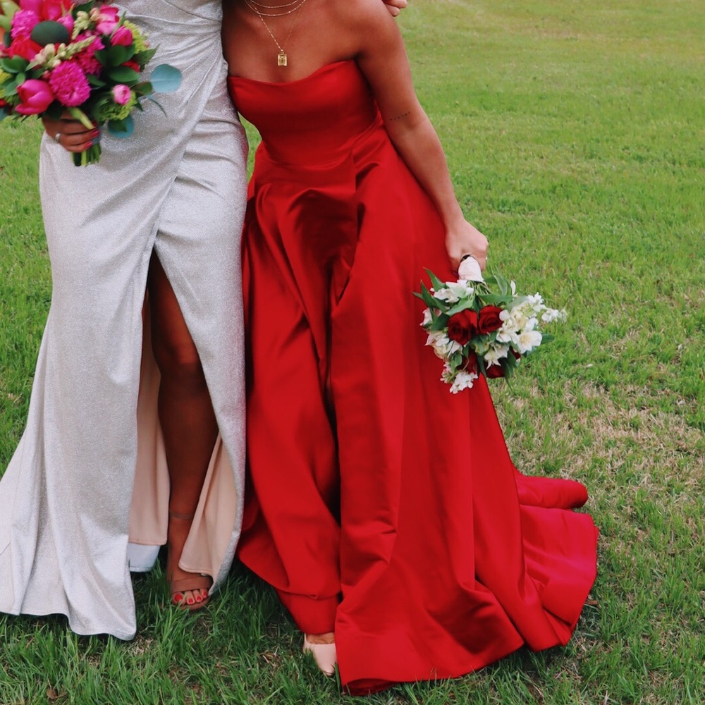 RED PROM DRESS SIZE 2-4 SHERRI HILL